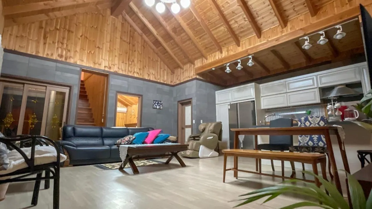 Holiday home Lalala The Pretty Hyeopjae Pension